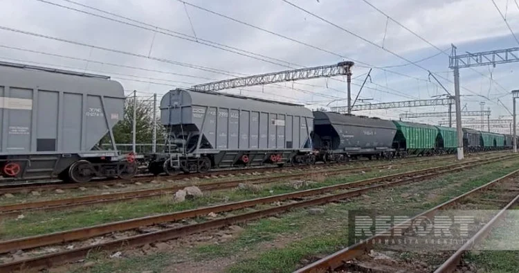 Rusiya taxılı ilə yüklənmiş qatar KONKRET