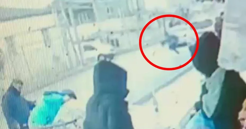 Bakıda yolu qaçaraq keçən məktəblini maşın vurdu Anbaan görüntülər