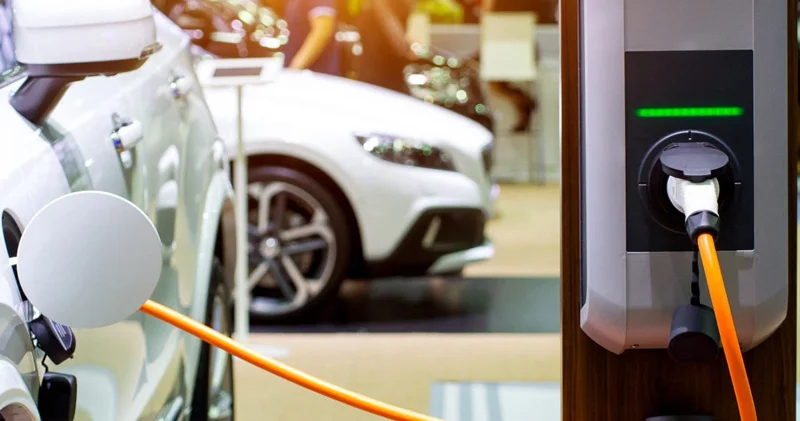 Elektromobillərlə bağlı qərar bazara necə təsir edəcək? Ekspert