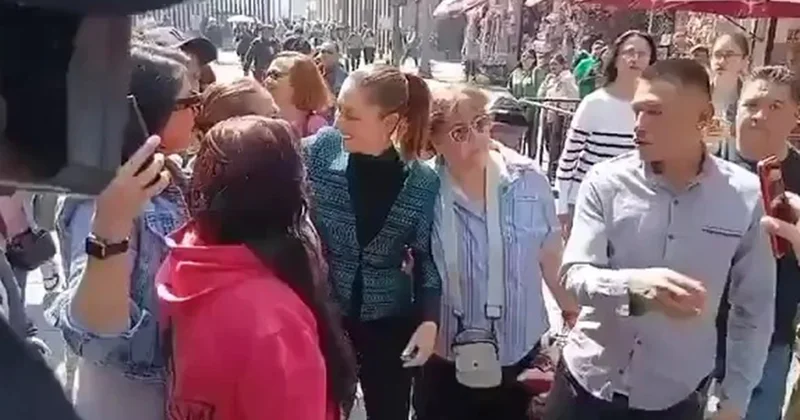 Meksika prezidentini öpməyə çalışdı Video