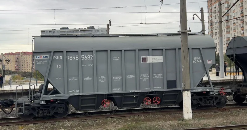 Грузовой поезд, следующий в Армению через Азербайджан, направился в Грузию