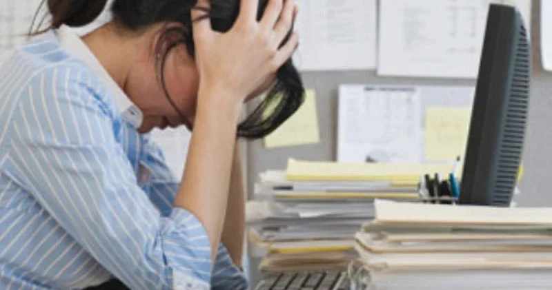 Kompüter qarşısında işləyənlər üçün təhlükə siqnalı: Görmə və onurğa...