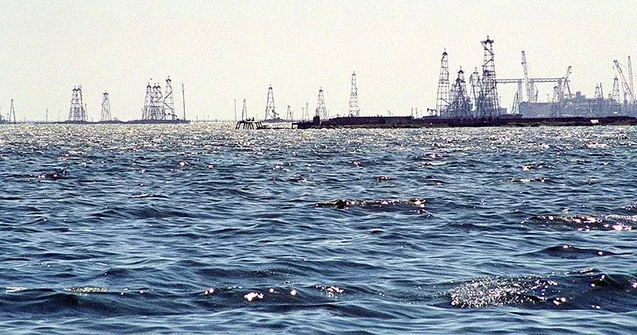 Xəzər niyə qırmızı rəngə boyanıb? FOTO