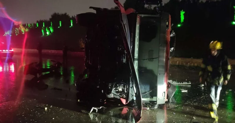 Zığ şosesində aşan yük maşını tıxac yaradıb VİDEO