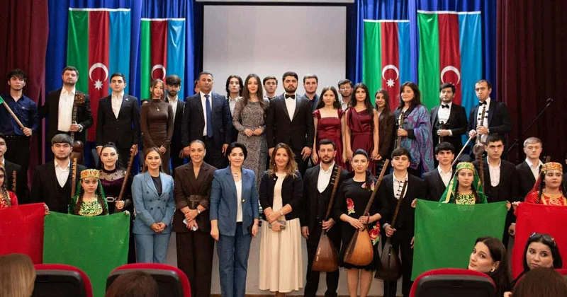 ADMİU nəzdində Humanitar Kollecdə Zəfər Gününə həsr olunmuş konsert proqramı keçirilib