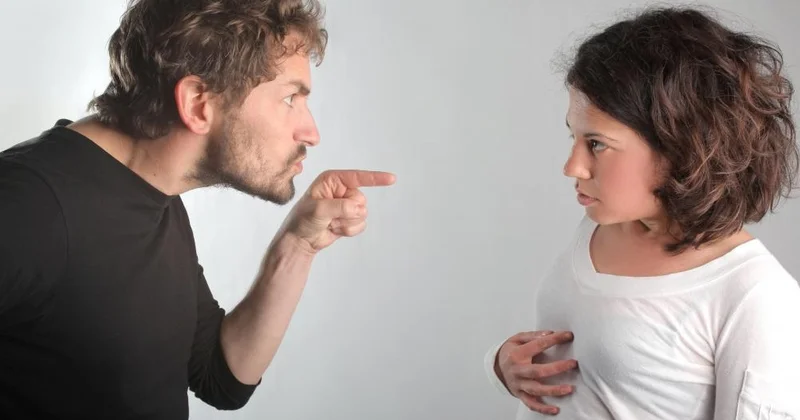 “Sosial şəbəkələr narsisizm hallarını artırır” POLİTOLOQ