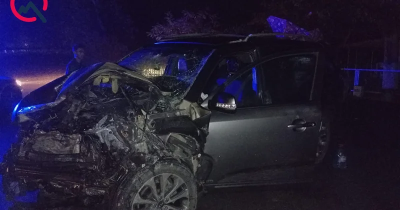 Avtomobil qum topasına çırpıldı, sürücü öldü