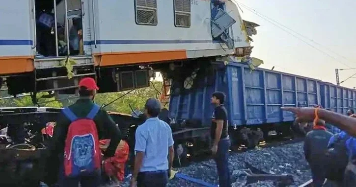 11 погибших при столкновении поездов в Индии