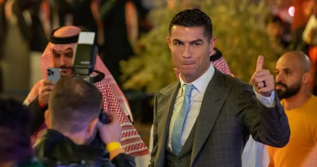 Ronaldo oğluna sərvət dəyərində avtomobil aldı Şəkil