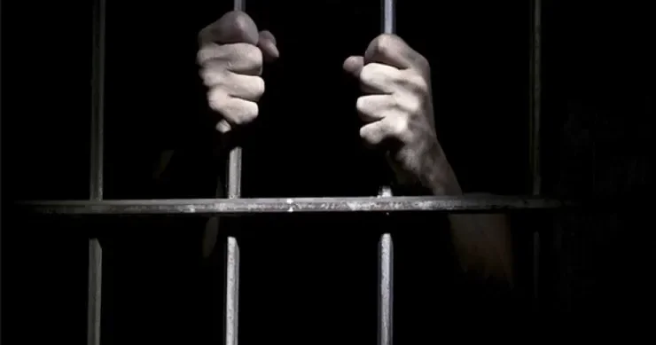 Məşhur avtoritet saxlanıldığı həbsxananı məhkəməyə verdi