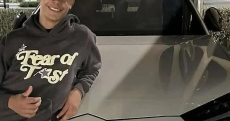 Kriştiano Ronaldo milliyə dəvət alan oğluna maşın hədiyyə etdi