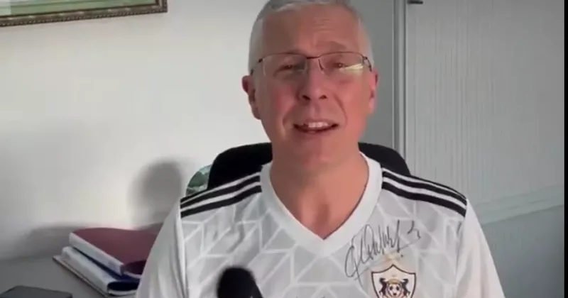 За кого будет болеть Фергюс Олд в матче Карабах Челси ? ВИДЕО