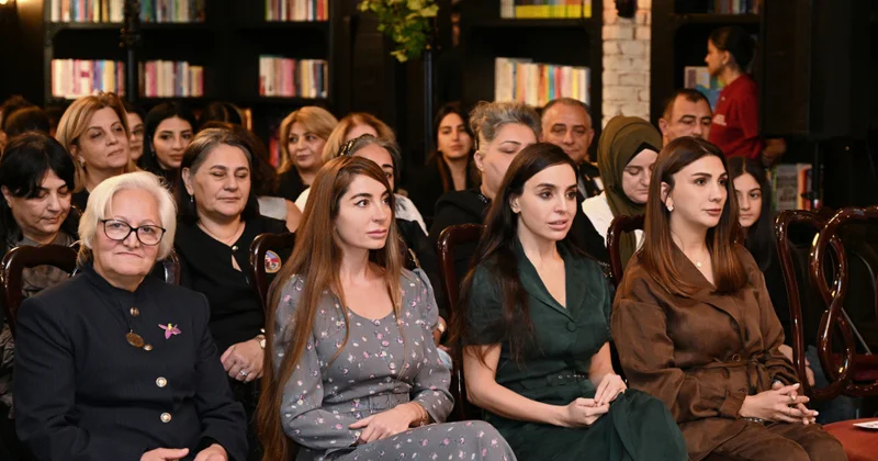 Вице президент Фонда Гейдара Алиева Лейла Алиева и руководитель Баку Медиа Центра Арзу Алиева приняли участие в музыкально литературном вечере Радость Победы в Бакинском книжном центре (ФОТО)