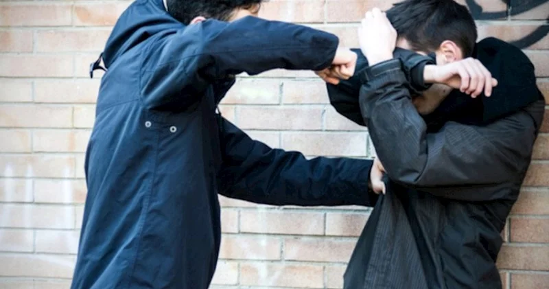 Sumqayıtda sərxoş kişi evində tanışını döydü