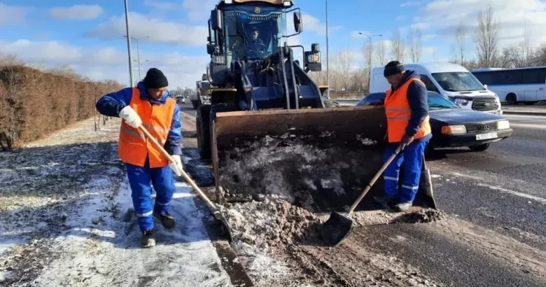 Bir gündə Astanadan 1000 kubmetrdən çox qar çıxarılıb