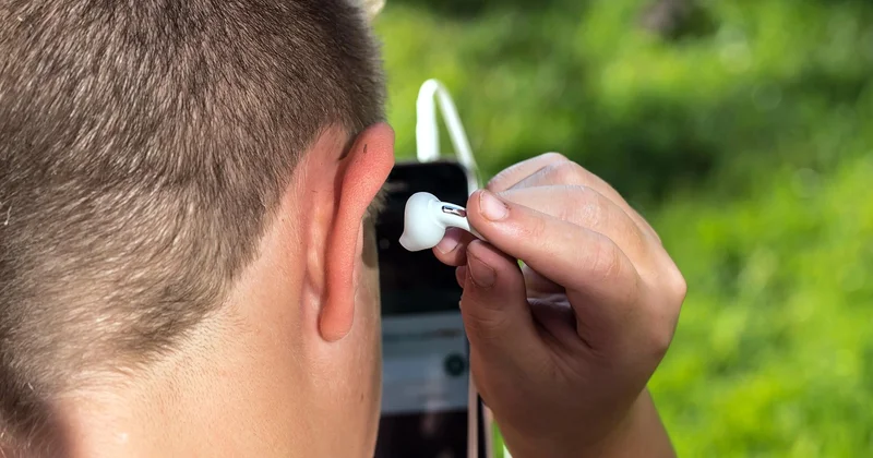 Həkim bir qulaqcıqdan istifadənin təhlükələrini izah edib...