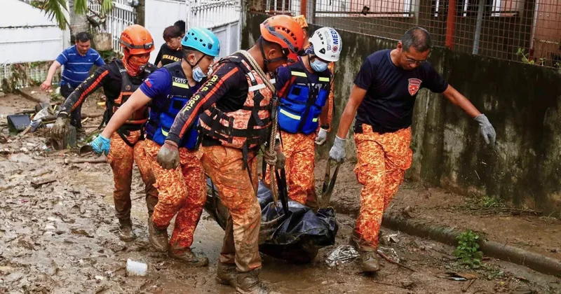 Число жертв тайфуна на Филиппинах превысило 90 человек