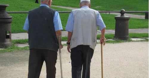 “Gündə 5000 addım beyni Alsheymerdən qoruya bilər” − “Nature Medicine”