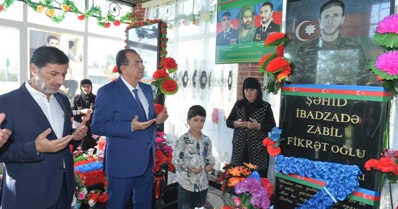 İcra başçısı şəhidlərin anım günündə iştirak edib FOTOLAR