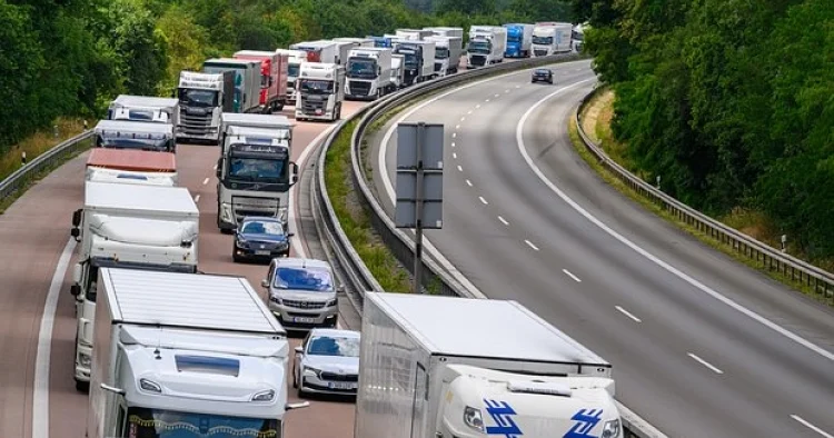 Litva Belarusla sərhədi açmaq üçün şərt qoydu