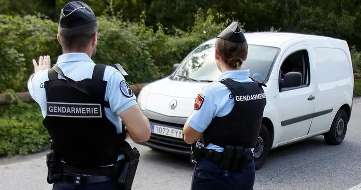 На острове Олерон водитель умышленно въехал в толпу, пострадали 10 человек