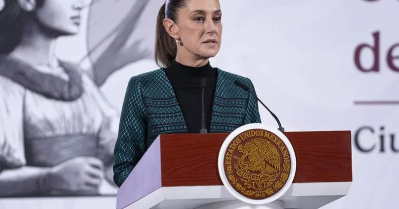 Sərxoş kişi ictimai tədbir zamanı Meksika prezidentini öpməyə çalışıb