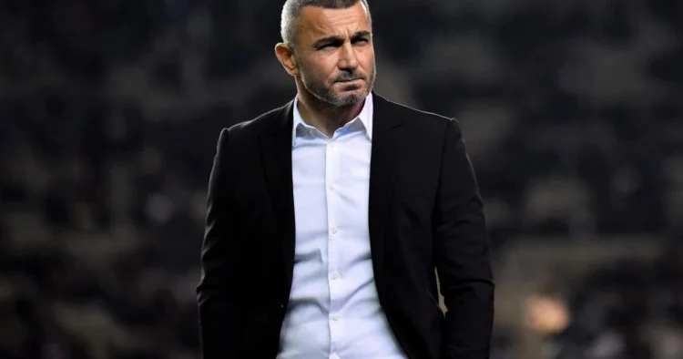 Ya artıq əsəbləri dözmür, ya da bunu futbolçuları silkələmək üçün edir Qurban Qurbanovun tez tez əsəbiləşməsi barədə