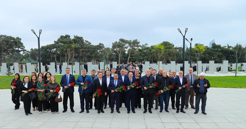 YAP Nəsimi rayon fəalları Hərbi Memorial Məzarlığı ziyarət ediblər