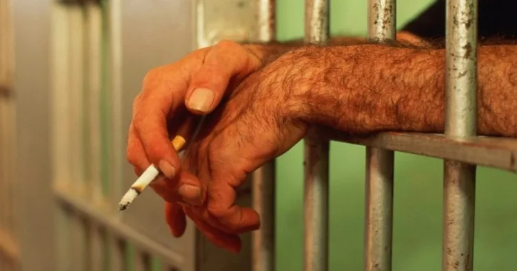 Avropa İnsan Hüquqları Məhkəməsi Estoniyada məhbuslara siqaret qadağasını tənqid edib