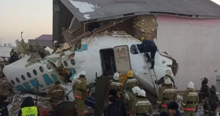 Суд в Казахстане признал пилотов виновными в крушении самолета Bek Air