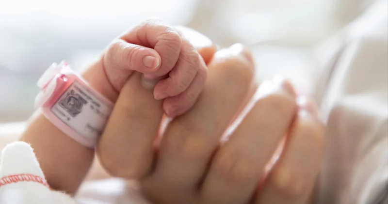 Həkimlər yeni doğulmuş körpənin qanında kokain aşkarladı