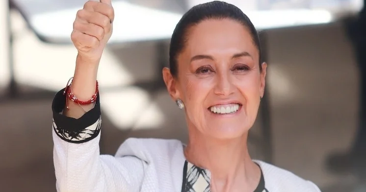 Sərxoş bir kişi Meksika prezidentini qucaqlayıb öpməyə cəhd edib