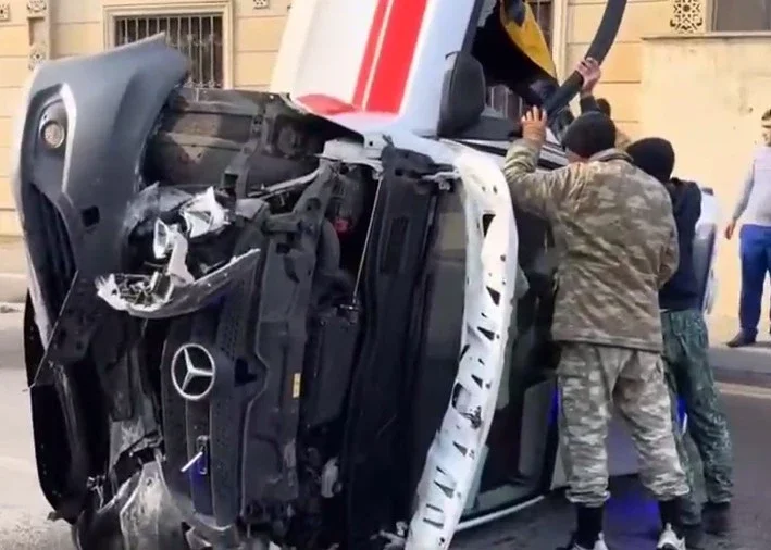 В бакинском поселке машина скорой помощи попала в ДТП Новости Азербайджана