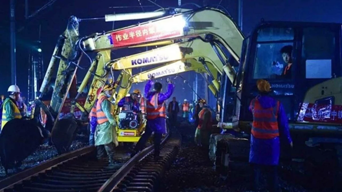 Dəmir yolu çəkilişi zamanı yer çökdü: 13 nəfərdən xəbərətər yoxdur