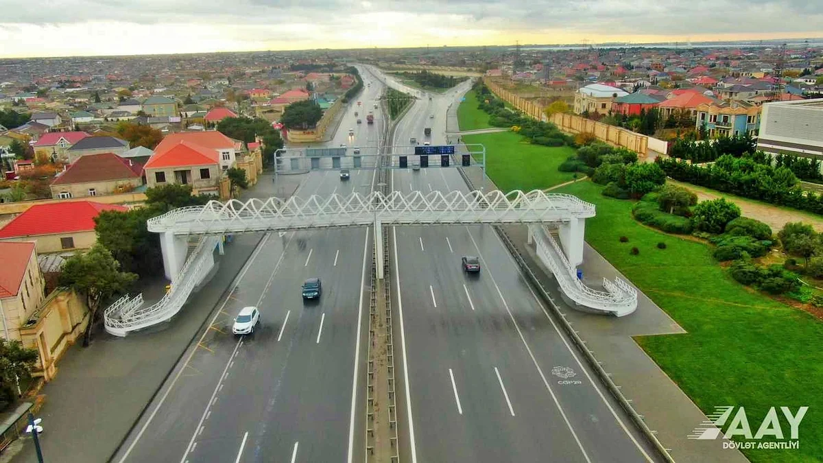 Aeroport yolunda yeni piyada keçidi Fotolar