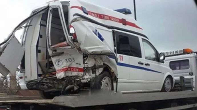 Bakıda qəzaya düşən ambulans aşdı VİDEO YENİLƏNİB