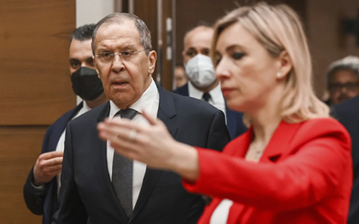 Zaxarovanın ATƏTin iclasında iştirak üçün vizası niyə ləğv edilib? Lavrov açıqladı