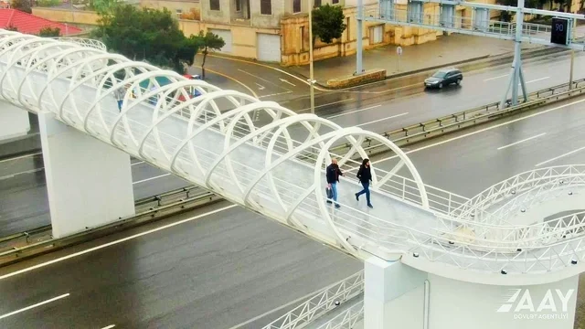 Aeroport yolunda yeni piyada keçidi inşa edildi Xəbər saytı Son xəbərlər və Hadisələr