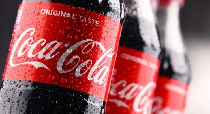 CocaCola: от лидера загрязнения к лидеру переработки? Новые цели компании вызывают сомнения Новости Азербайджана