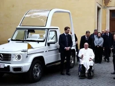 “MercedesBenz “ Roma papası üçün unikal elekromobil hazırlayıb