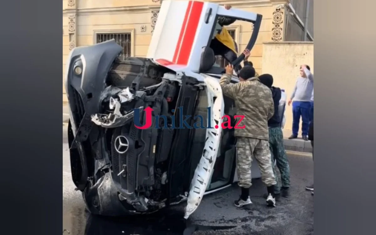 Bakıda qəzaya düşən ambulans aşdı VİDEO