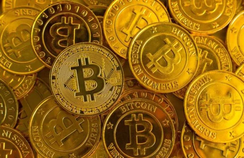 Bitcoinin qiyməti rekord həddə çatdı 100 min dollar