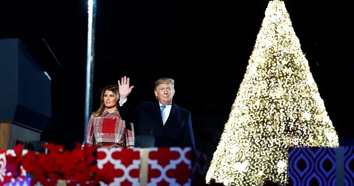 Белый дом засиял праздничными огнями: традиционная церемония от президентской четы