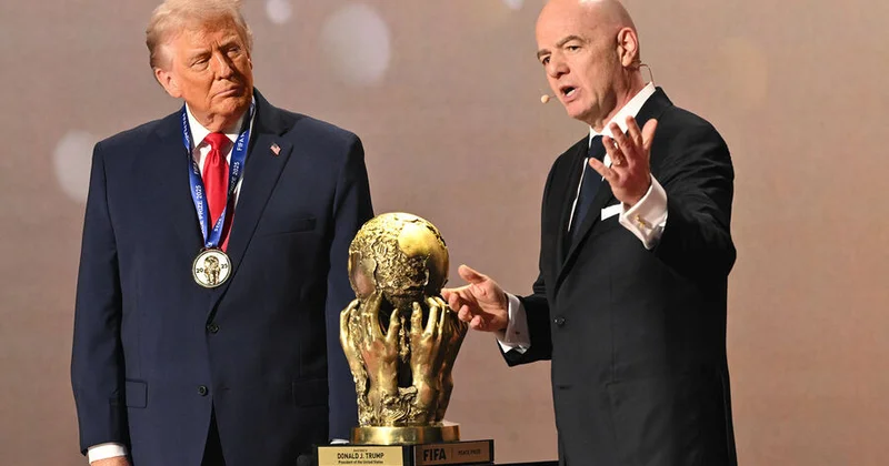 Tramp DÇ 26 nın püşkatmasında azərbaycanlı heykəltəraşlarının hazırladığı mükafat aldı