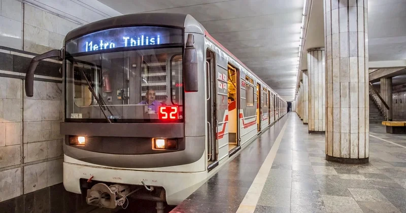 Bakı metrosunda qatarda texniki nasazlıq qeydə alındı