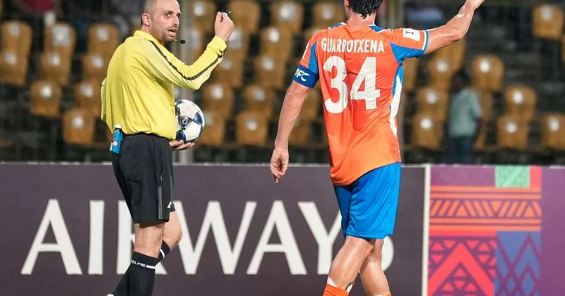 Hindistan Super Kubokunda nadir hadisə: Alt paltarına görə qırmızı vərəqə aldı VİDEO