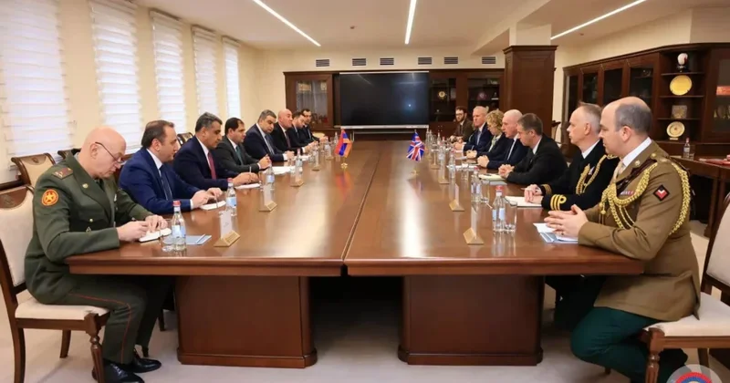Министр обороны Великобритании лорд Коакер провел переговоры в Ереване