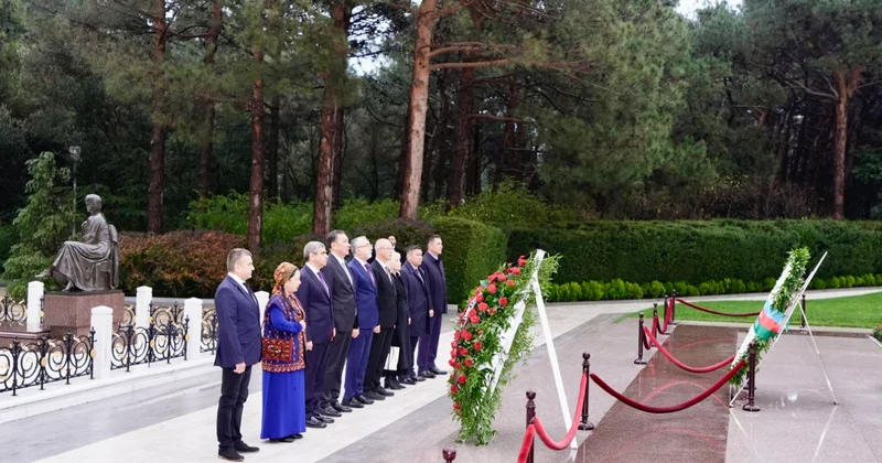 TDT Fəxri xiyabanı və Zəfər parkını ziyarət ediblər