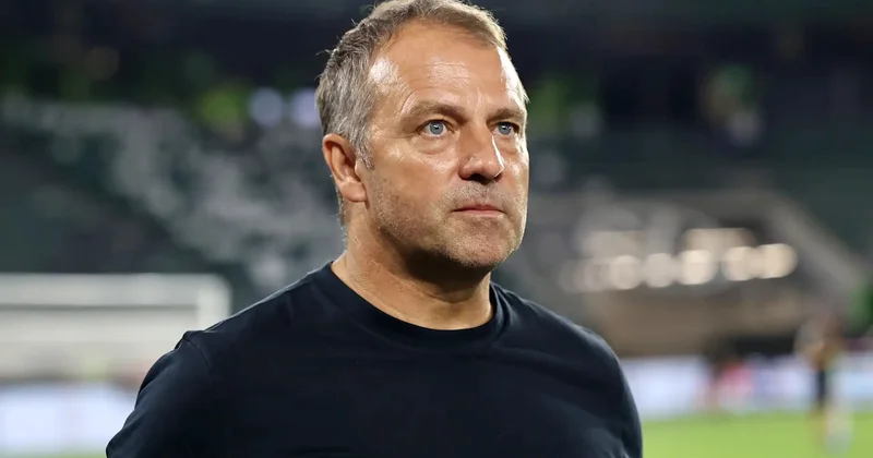 Flik 3 ulduz futbolçuya qapını göstərdi