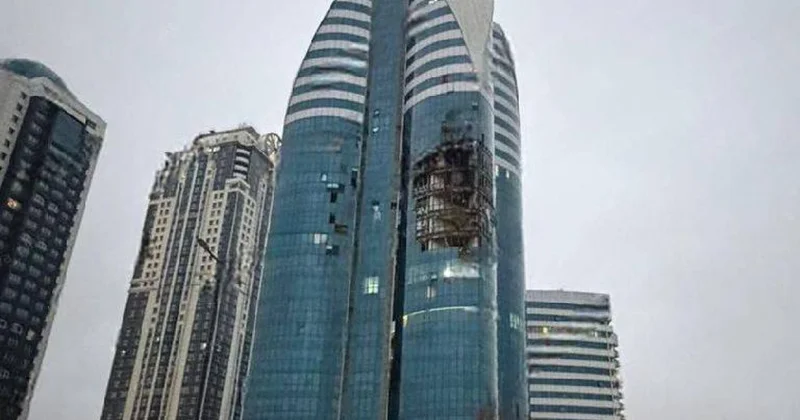 Атака украинских беспилотников: под ударом порт, нефтезавод, небоскреб... фото